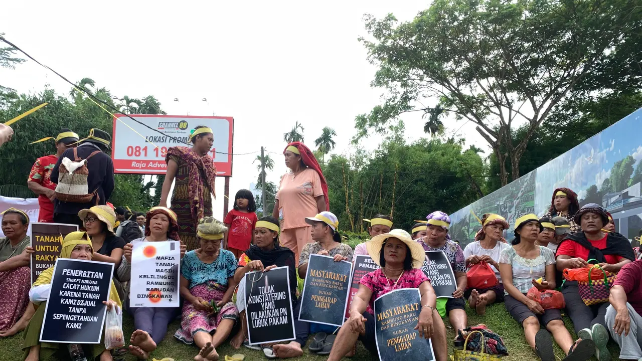 Masyarakat Rambung Baru melakukan aksi protes