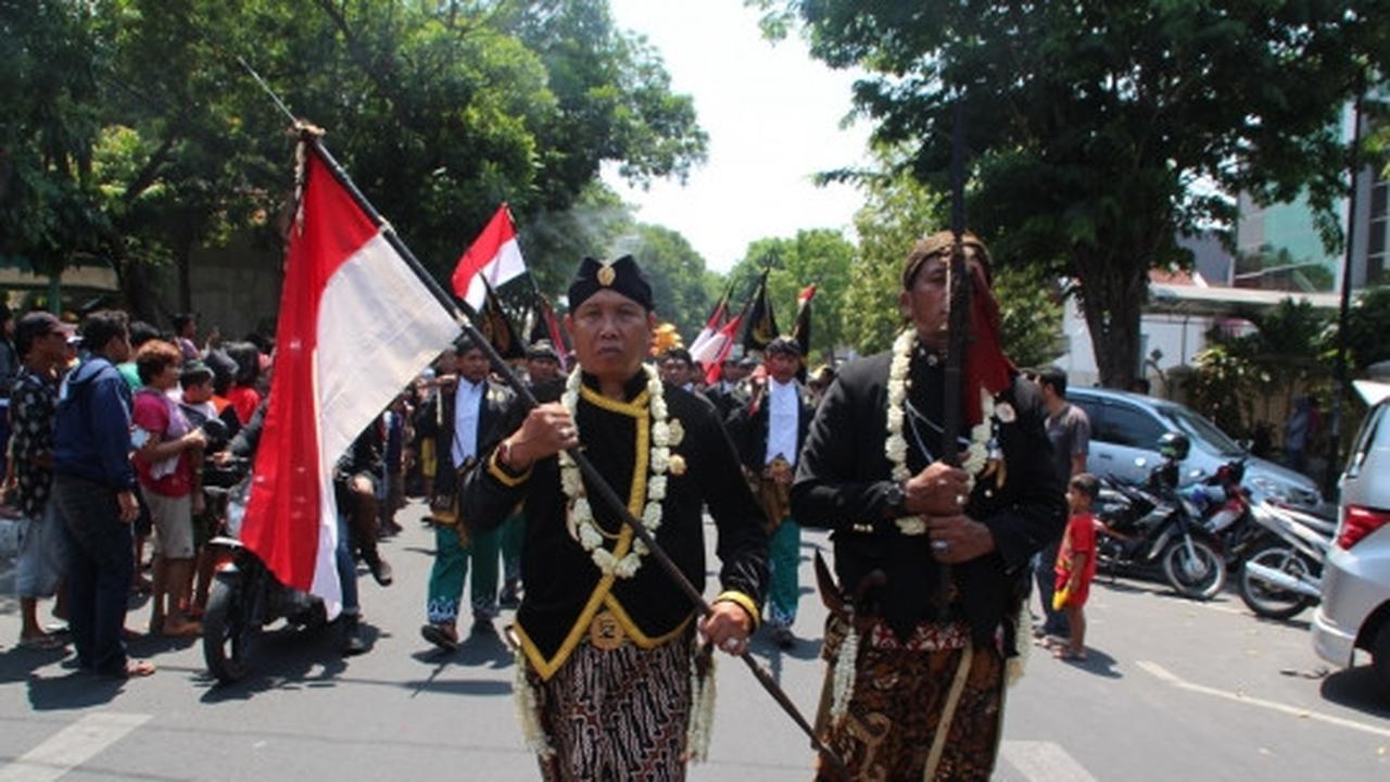 Kirab pusaka meriahkan penyambutan 1 Suro di Kediri
