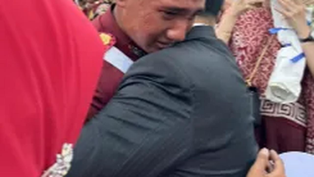 Namun ada yang menarik dari momen wisuda sang Taruna. <br>
