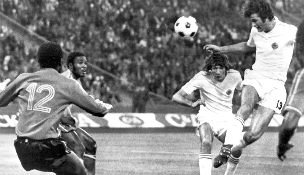 Republik Demokratik Kongo. Negara yang sebelumnya bernama Zaire ini lolos ke Piala Dunia 1974 di Jerman Barat mewakili benua Afrika. Bergabung di Grup 2 bersama Yugoslavia, Brasil dan Skotlandia pada fase grup, Zaire menelan kekalahan dari ketiga lawannya tanpa mencetak satu gol pun. Mereka takluk 0-2 dari Skotlandia, 0-9 dari Yugoslavia dan 0-3 dari Brasil. (AFP/Staff)