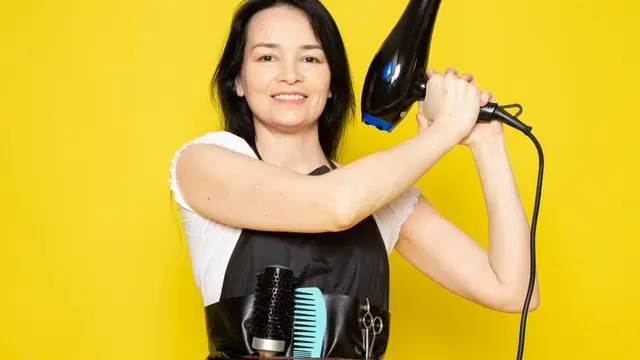 Ilustrasi alat styling rambut/freepik.com/KamranAydinov