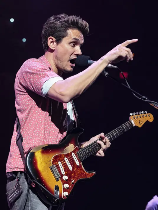 “Setahun lalu, aku membuat keputusan untuk menghentikan kebiasaanku meminum minuman beralkohol. Ini pengalamanku yang sangat personal, dan ini juga merupakan investasi bagiku,” tulis John Mayer. (AFP/Suzane Cordeiro)