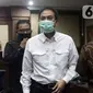 Terdakwa suap penanganan perkara korupsi di Lampung Tengah yang juga mantan Wakil Ketua DPR Azis Syamsuddin usai sidang pembacaan putusan di Pengadilan Tipikor Jakarta, Kamis (17/2/2022). Azis Syamsuddin divonis hukuman 3 tahun 6 bulan penjara dan denda Rp 250 juta. (Liputan6.com/Helmi Fithriansyah)