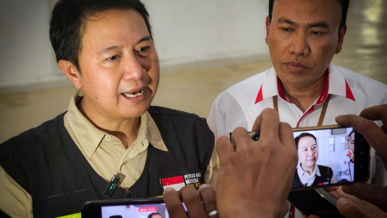 Pertama, soal keberangkatan dan kepulangan jemaah.
