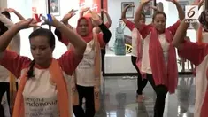 Sri Lestari yang memang sudah mengajar tari sejak masih tinggal di Indonesia.