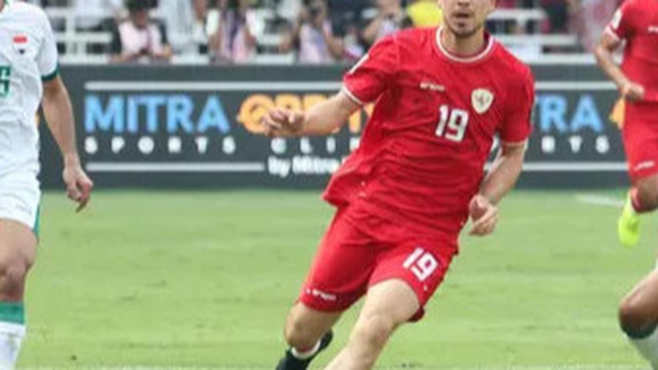 Tiba di Sydney, Thom Haye Berbinar-binar Disambut Suporter Timnas Indonesia