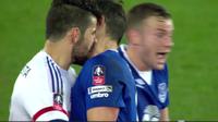 Video Diego Costa striker Chelsea menggigit leher Gareth Barry pemain Everton pada laga Piala FA putaran ke-6, Sabtu (12/3/2016).