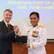 Kasal Muhammad Ali Terima Penghargaan Order of Australia