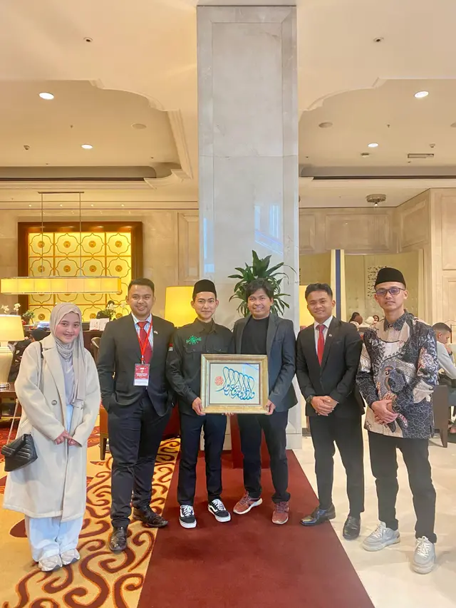 Kaligrafi yang diserahkan PCINU Turki ke Presiden Prabowo Subianto