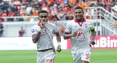 Pemain Malut United, Yance Sayuri, melakukan selebrasi setelah mencetak gol ke gawang Persija Jakarta pada laga pekan ke-3 BRI Super League di  di Jakarta International Stadium, Sabtu (23/8/2025) sore WIB. (Bola.com/Abdul Aziz)