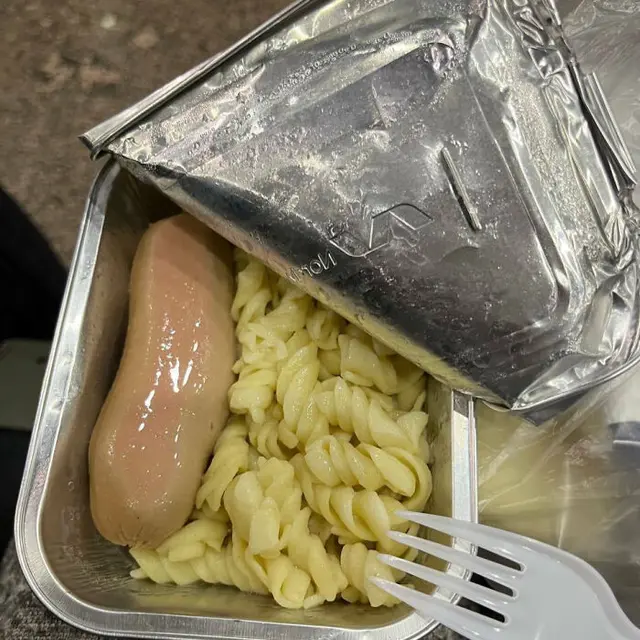 6 Potret Nyeleneh Sajian Pasta Resto Ini Bikin Elus Dada, Jadi Enggak Nafsu