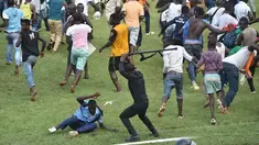 Derbi Kinshasa di Kongo, Afrika yang mempertemukan dua klub yakni Vita dan Daring Club Motema Pembe berakhir rusuh pada Minggu (11/10/2015).