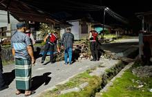 Polda Maluku Berhasil Buka Blokade Jalan di Desa Liang, Lalu Lintas Kembali Normal