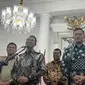 Pj Gubernur DKI Jakarta Heru Budi Hartono menyambut kunjungan Menteri ATR Agus Harimurti Yudhoyono alias AHY di Balai Kota DKI Jakarta, Selasa (2/4/2024). Dalam kesempatan itu, Heru sempat curhat soal masalah inflasi dan banjir Jakarta. (Liputan6.com/Winda Nelfira)