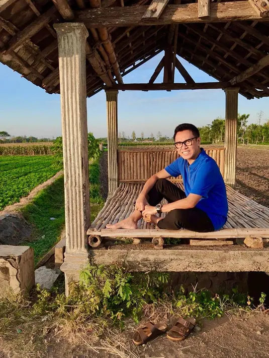 Lima bulan belakangan, segala kegiatan dilakukan secara online. Termasuk proses belajar mengajar yang tak lagi tatap muka di sekolah. Untuk itu, Eko Patrio turut membantu meringankan proses belajar online tersebut. (Instagram/ekopatriosuper)