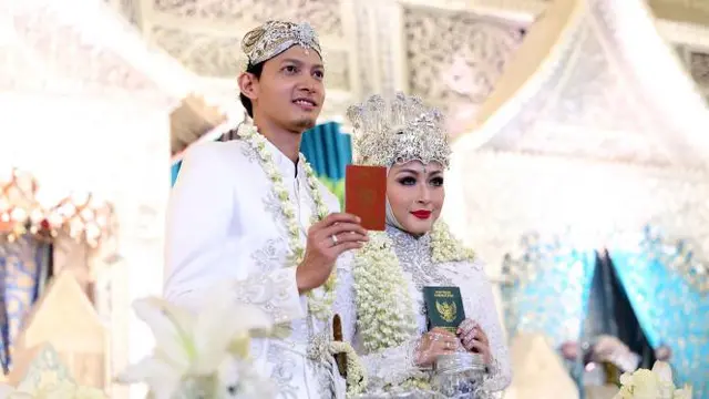 Menikah Tanpa Pacaran, Ini 6 Momen Manis Fedi Nuril dan Istri