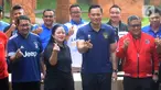 Ketua DPP PDI Perjuangan, Puan Maharani bersama Ketum Partai Demokrat, Agus Harimurti Yudhoyono (AHY) berpose didampingi Sekretaris Jenderal PDIP Hasto Kristiyanto dan Sekretaris Jenderal Partai Demokrat Teuku Riefky Harsya dalam jumpa pers seusai melakukan pertemuan di Plataran, Hutan Kota Gelora Bung Karno, Minggu (18/6/2023). (merdeka.com/Arie Basuki)