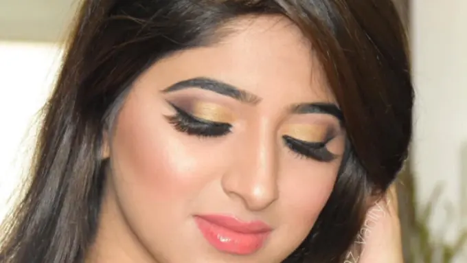 Tampil Simpel Namun Elegan dengan Riasan Mata Serba Nude