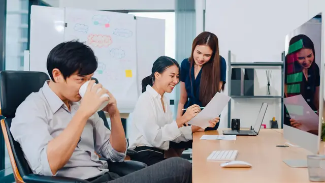 Diskusi dengan Rekan Kerja