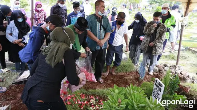 6 Momen Pemakaman Aktor Senior Urip Arphan, Diiringi Isak Tangis Keluarga