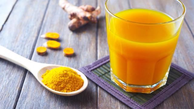 Turmeric Drink Routine, Easy Way to Smooth Menstruation (PageSeven / Shutterstock)