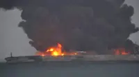 Kapal Tanker Iran Terbakar di Laut China Selatan (CCTV)