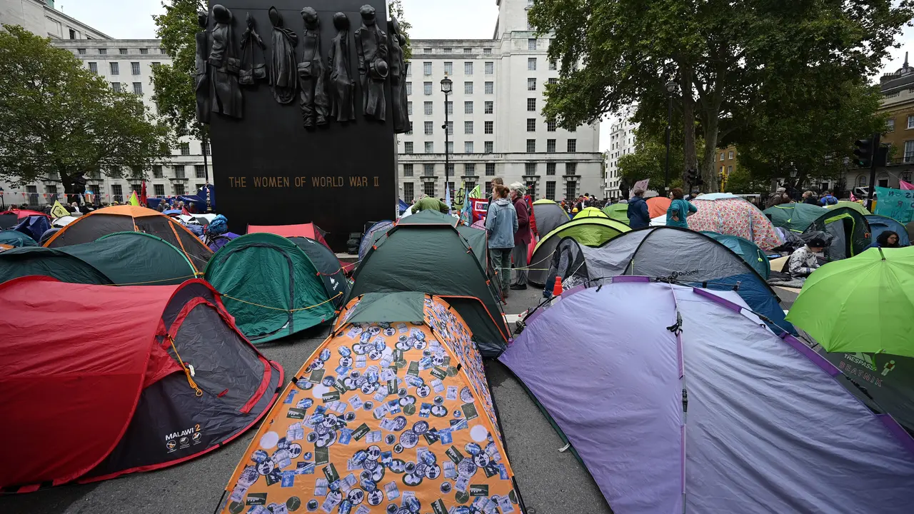 Aktivis Iklim Bangun Kemah di Jalanan London