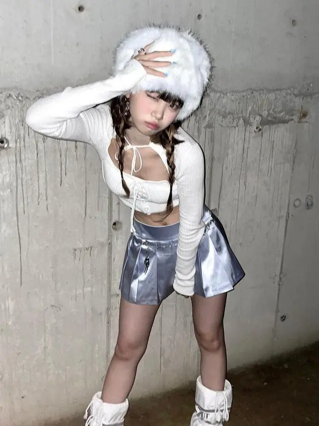 Beda Gaya 8 Idol KPop Pakai Topi Bulu yang Kembali Tren, Jennie BLACKPINK-Yeji ITZY