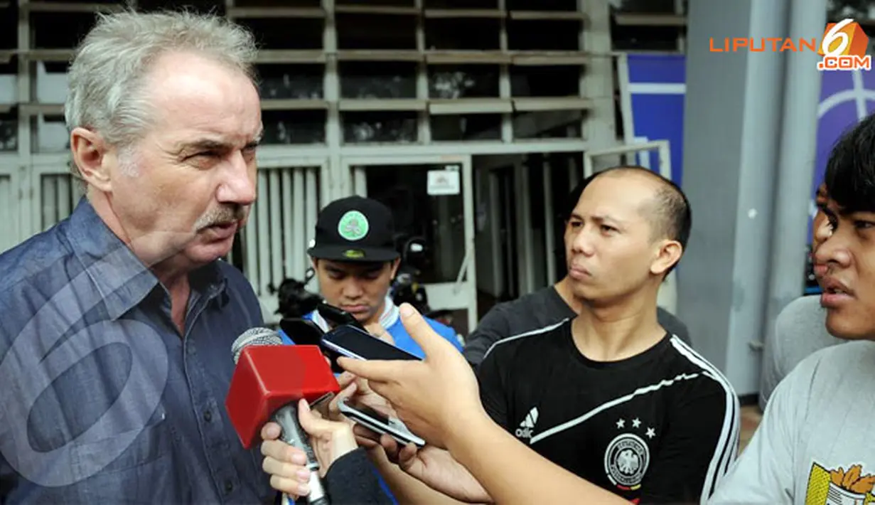 Alfred Riedl mengaku telah mengantongi beberapa nama yang akan menjadi kandidat pemain Timnas (Liputan6.com/Helmi Fithriansyah)