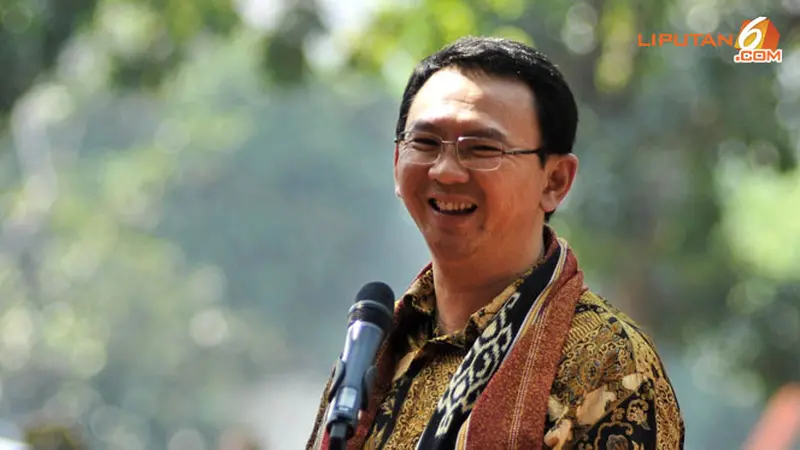 ahok-samping-tertawa-130903b.jpg