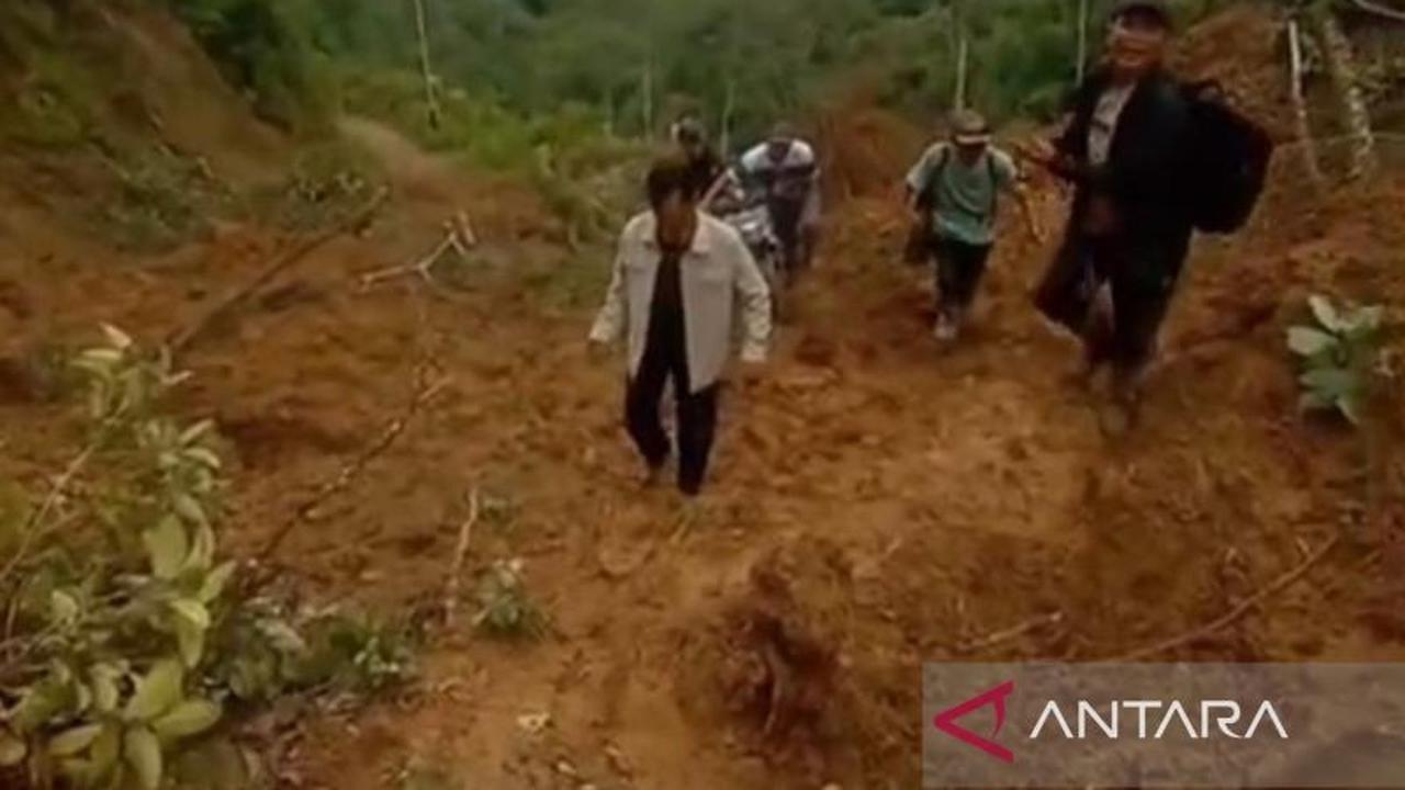 Pemkab Merangin Berupaya Buka Akses Desa Terisolasi Koto Rawang Pasca-Longsor