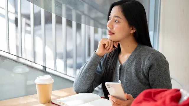 wanita juli tidak buru buru jatuh cinta