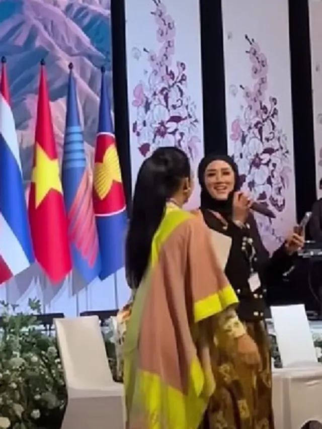Mulan Jameela dan Kris Dayanti Duet
