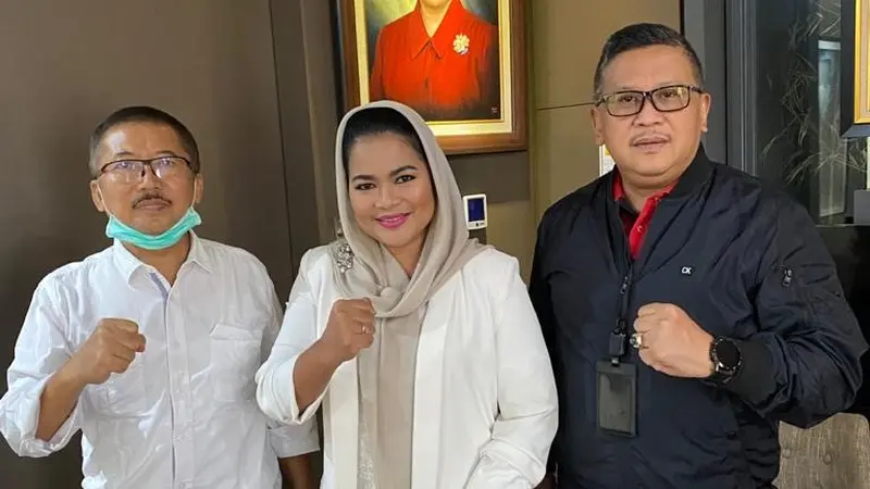 Sekjen PDIP Hasto Kristiyanto bersama Puti Guntur dan Bambang DH.