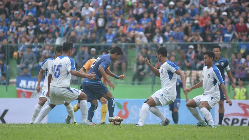 Arema vs PSIS