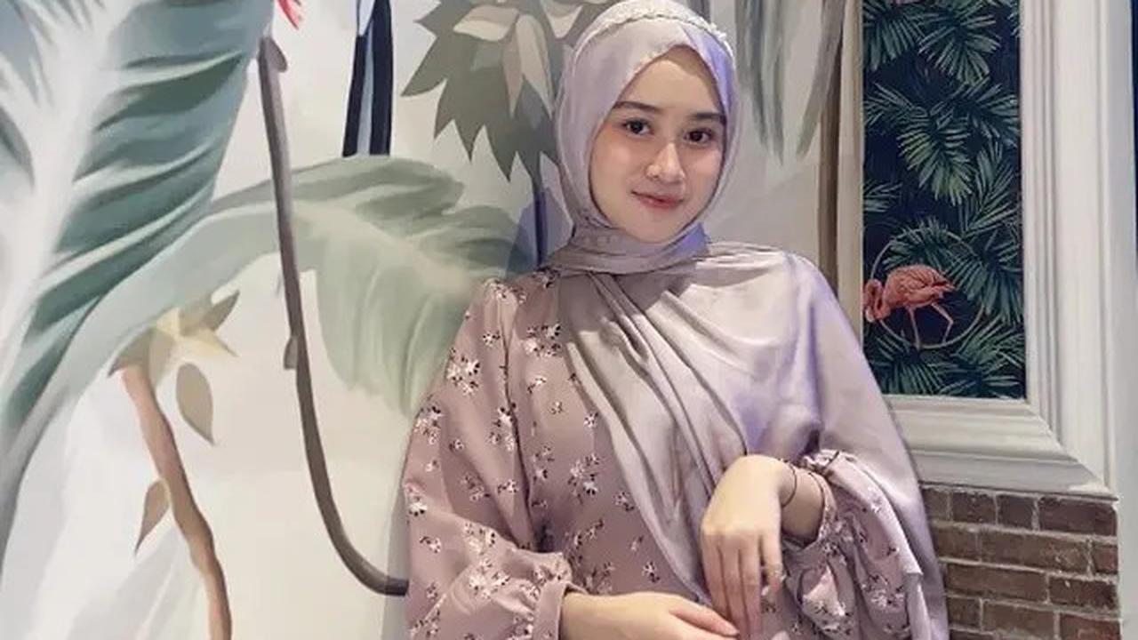 Inspirasi Model Hijab Khansa Mariska yang Modis dan Tetap Santun