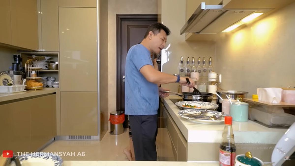 6 Potret Dapur Apartemen Anang Hermansyah dan Ashanty, Desainnya Modern Minimalis