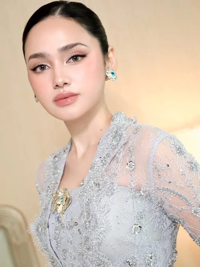 Jadi Bridesmaid, Dua Pesona Syifa Hadju dalam Kebaya dan Baju Adat Aceh di Pernikahan Tengku Nadira