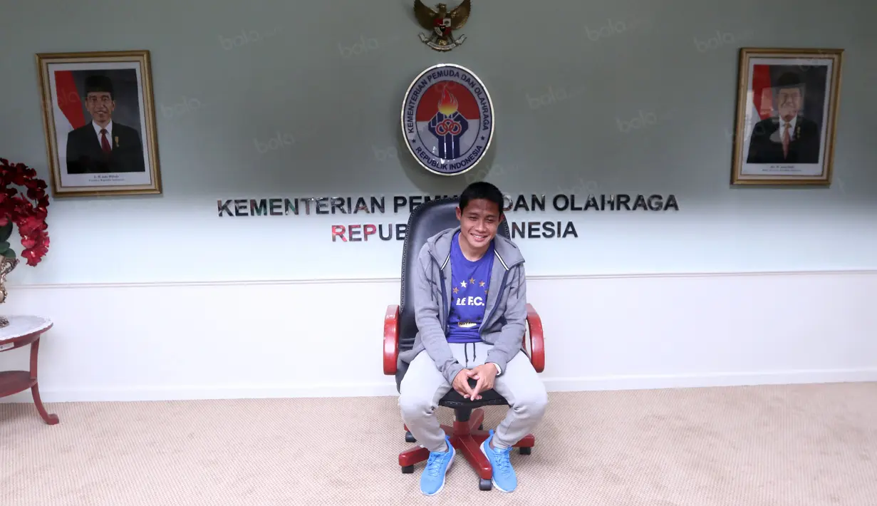 Evan Dimas Darmono memulai karir sepak bola sejak belajar di SSB Sasana Bhakti tahun 2005-2007. (Bola.com/Nicklas Hanoatubun)