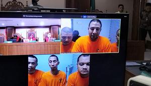 Ammar Zoni (kanan atas) secara virtual dari Lapas Nusakambangan. (M Altaf Jauhar/ Liputan6.com)