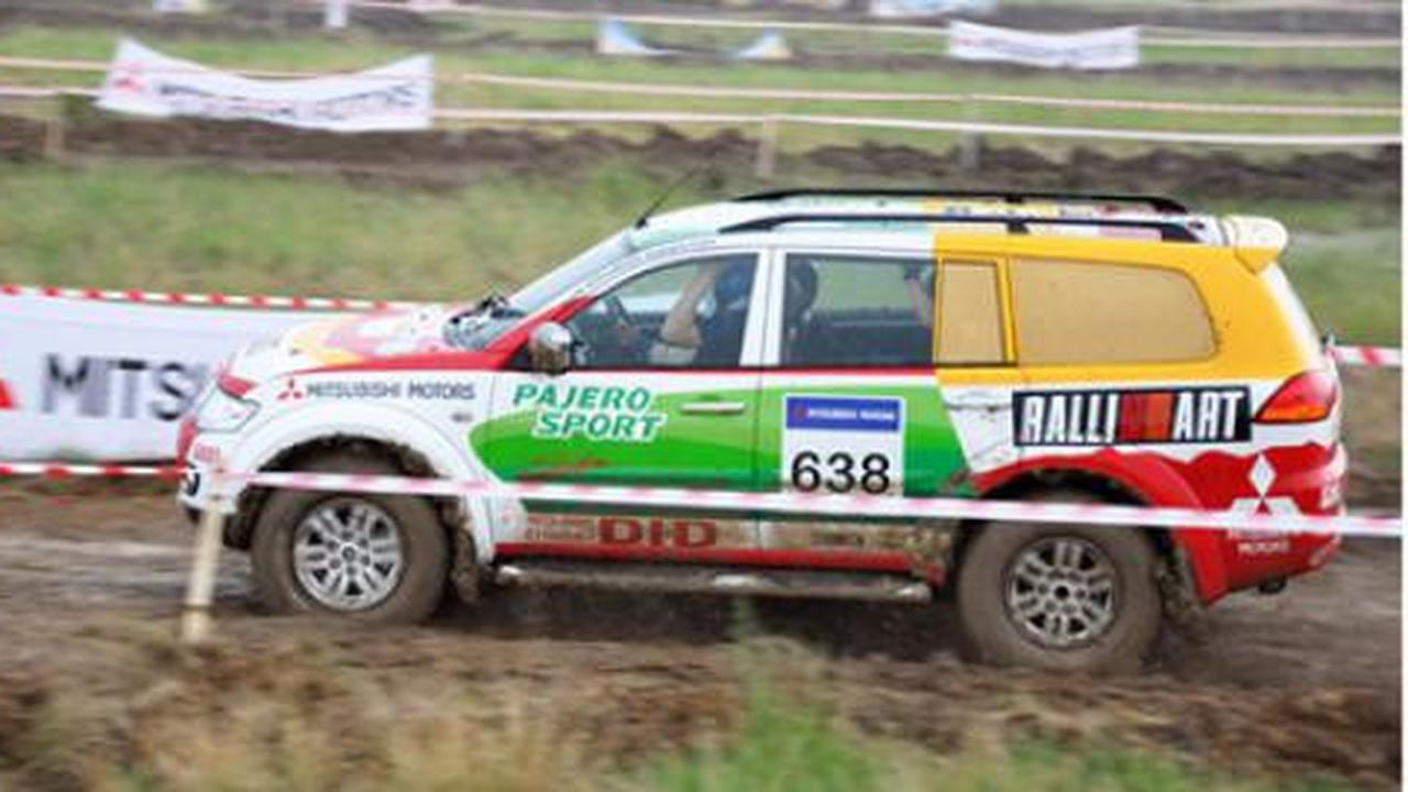 Pereli nasional ajak keluarga pajero sport Surabaya berlumpur