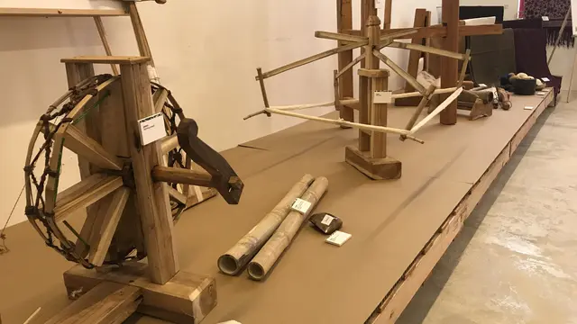Sekar Kawung dan aNERDgallery menghadirkan produk budaya batik Tuban di Singapura.