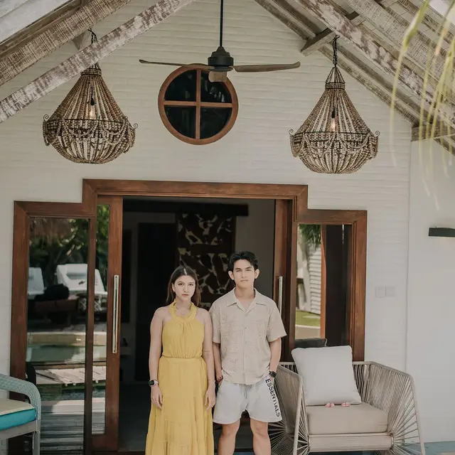 6 Potret Cassandra Lee dan Riky Lie Rayakan 6 Bulan Pernikahan di Gili Trawangan