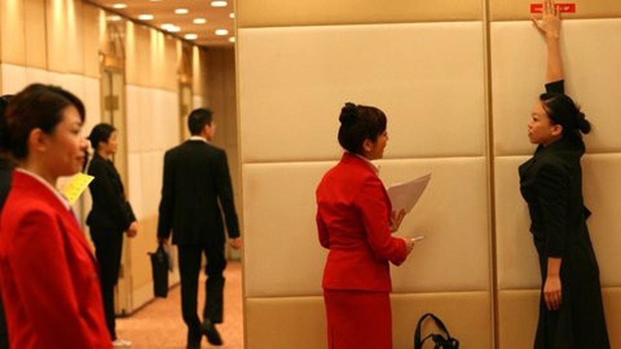 Maskapai China larang pramugari terbang karena kegemukan