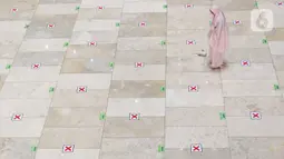 Umat Muslim menunaikan salat zuhur di Masjid Istiqlal, Jakarta, Sabtu (10/4/2021). Masjid Istiqlal akan membuka salat tarawih berjemaah saat Ramadan dengan membatasi jumlah jemaah hanya 2.000 orang dari kapasitas 250 ribu dan memperhatikan protokol kesehatan Covid-19. (Liputan6.com/Herman Zakharia)