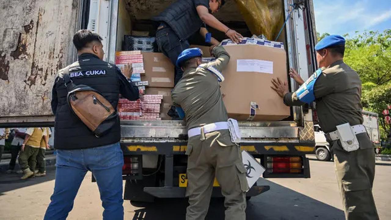 Menkeu Purbaya Musnahkan Rokok Ilegal di Jawa Timur, Bikin Negara Rugi Rp 210 Miliar