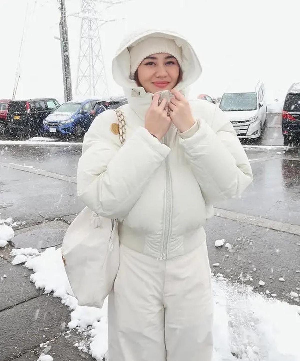10 Beda Gaya Aaliyah Massaid dan Fuji An Memilih Liburan Akhir Tahun 2024 di Jepang