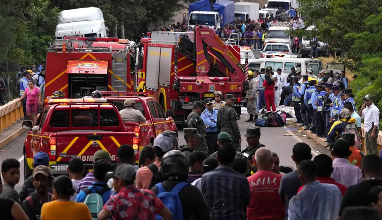 Korban luka parah telah dibawa ke rumah sakit dengan ambulans dan helikopter, kata para pejabat. (Johny MAGALLANES/AFP)