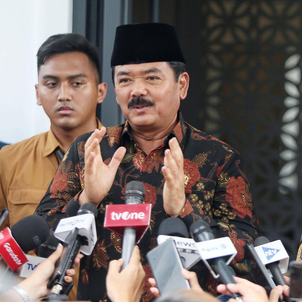 Menko Polhukam Hadi Tjahjanto Sambangi Kediaman Mahfud Md