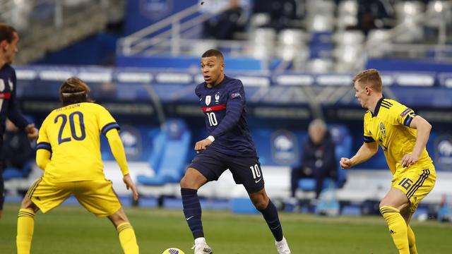 Olivier Giroud Dua Gol, Jerman Taklukkan Swedia 4-2